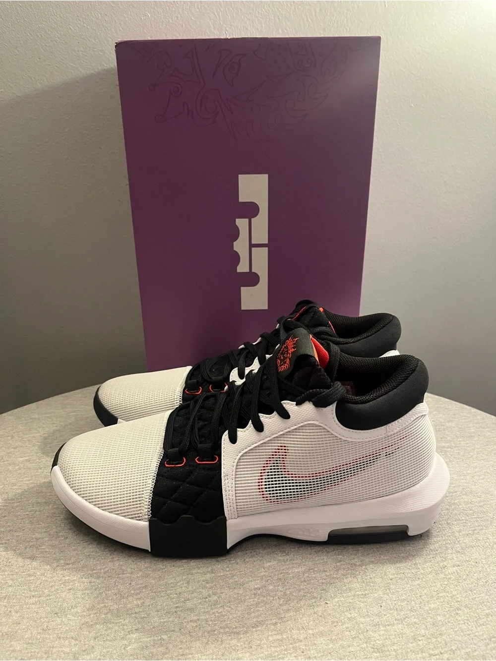 Nike White Black Red Mid-Top Basketball Shoe - Picture 4 of 12